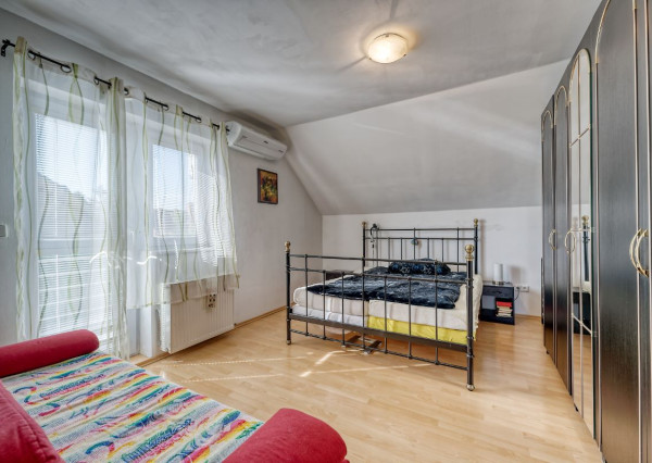 PRIESTRANNÝ RODINNÝ DOM V HAMULIAKOVE na pozemku 625 m2