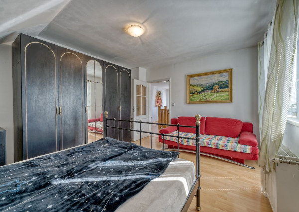 PRIESTRANNÝ RODINNÝ DOM V HAMULIAKOVE na pozemku 625 m2