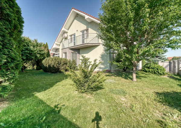 PRIESTRANNÝ RODINNÝ DOM V HAMULIAKOVE na pozemku 625 m2