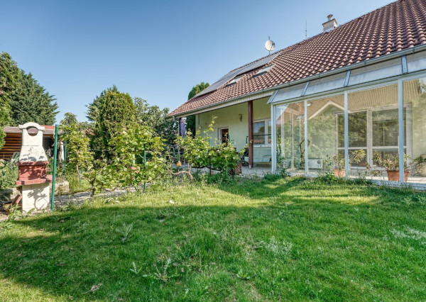 PRIESTRANNÝ RODINNÝ DOM V HAMULIAKOVE na pozemku 625 m2