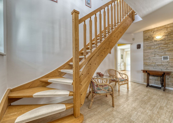 PRIESTRANNÝ RODINNÝ DOM V HAMULIAKOVE na pozemku 625 m2