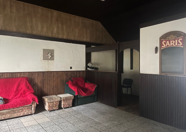 Predaj veľkého pozemku s bývalým Hostincom v obci Macov.