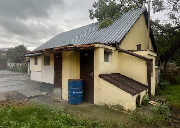 Predaj veľkého pozemku s bývalým Hostincom v obci Macov.