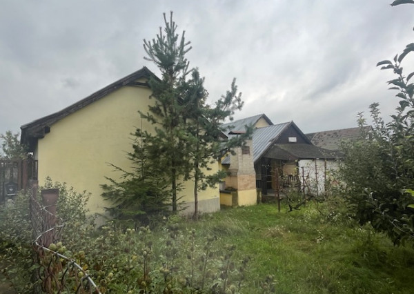 Predaj veľkého pozemku s bývalým Hostincom v obci Macov.