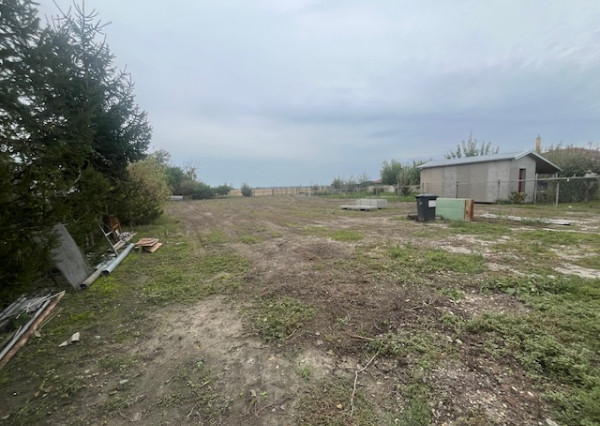 Pekný slnečný pozemok 1182 m2  na predaj - obec Čenkovce.