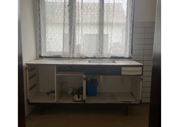 Predaj veľkého pozemku s bývalým Hostincom v obci Macov.