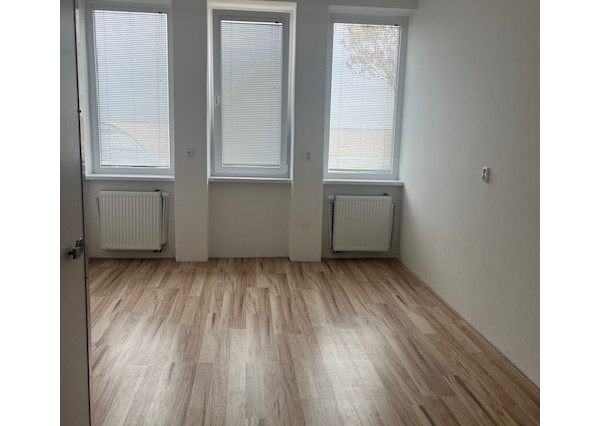 Prenájom nebytových a kancelárskych priestorov v obci Štvrtok na Ostrove.