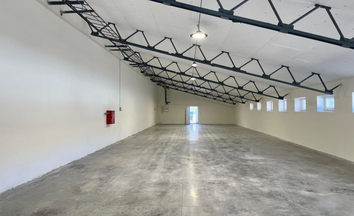 Prenájom skladových / výrobných priestorov 2km od Dunajskej Stredy, Kostolné Kračany - Šipošovské Kračany. Warehouse and production hall for a rent. - fotografia 4