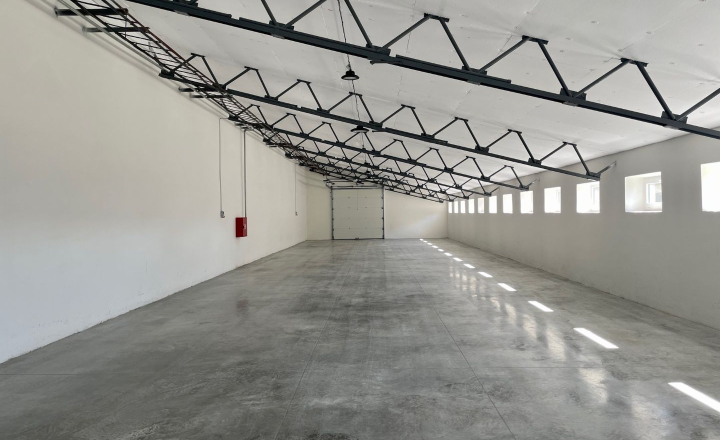 Prenájom skladových / výrobných priestorov 2km od Dunajskej Stredy, Kostolné Kračany - Šipošovské Kračany. Warehouse and production hall for a rent. - fotografia 5