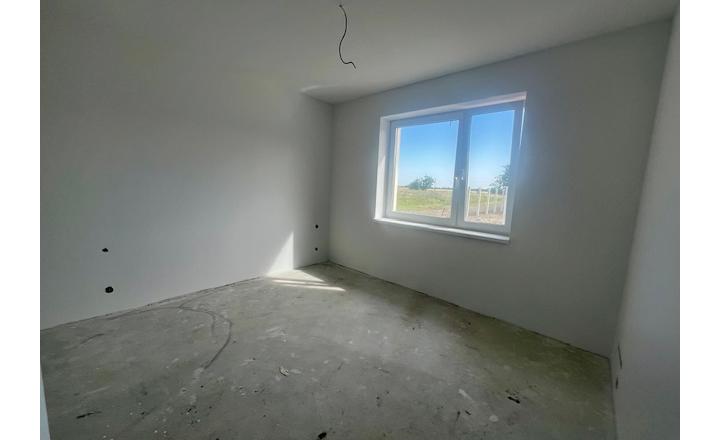 Na predaj 4 izbový bungalov v stave holodomu - obec Kyselica. - fotografia 6