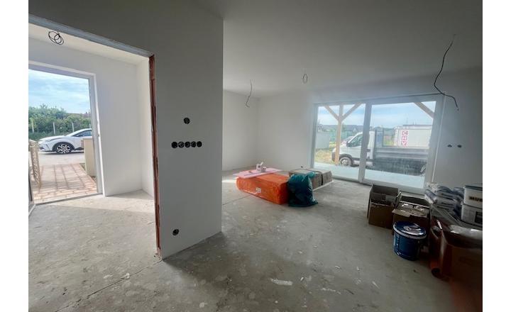 Na predaj 4 izbový bungalov v stave holodomu - obec Kyselica. - fotografia 12