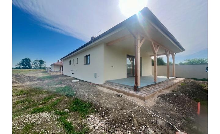 Na predaj 4 izbový bungalov v stave holodomu - obec Kyselica. - fotografia 18