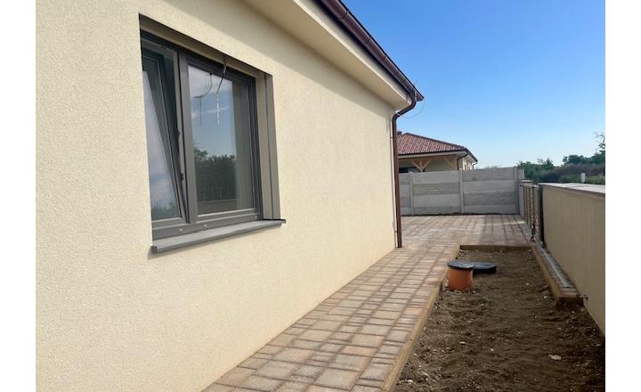 Na predaj 4 izbový bungalov v stave holodomu - obec Kyselica. - fotografia 4