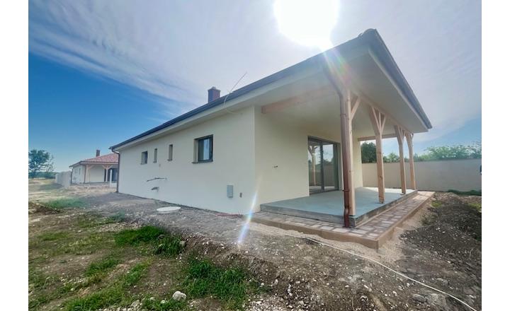 Na predaj 4 izbový bungalov v stave holodomu - obec Kyselica. - fotografia 19