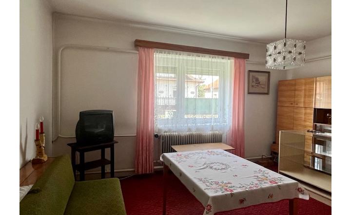 Na predaj 4izb. starší rodinný dom na 14 árovom pozemku v obci Lehnice -Sása. - fotografia 6