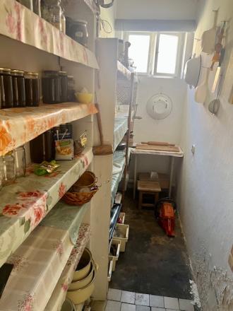 Na predaj 4izb. starší rodinný dom na 14 árovom pozemku v obci Lehnice -Sása. - fotografia 14