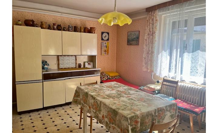 Na predaj 4izb. starší rodinný dom na 14 árovom pozemku v obci Lehnice -Sása. - fotografia 15