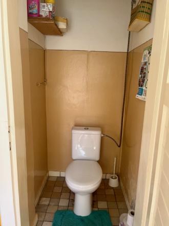 Na predaj 4izb. starší rodinný dom na 14 árovom pozemku v obci Lehnice -Sása. - fotografia 13