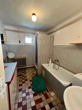 Na predaj 4izb. starší rodinný dom na 14 árovom pozemku v obci Lehnice -Sása. - fotografia 18