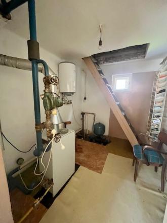 Na predaj 4izb. starší rodinný dom na 14 árovom pozemku v obci Lehnice -Sása. - fotografia 23