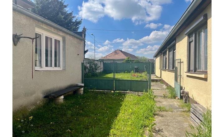 Na predaj 4izb. starší rodinný dom na 14 árovom pozemku v obci Lehnice -Sása. - fotografia 30