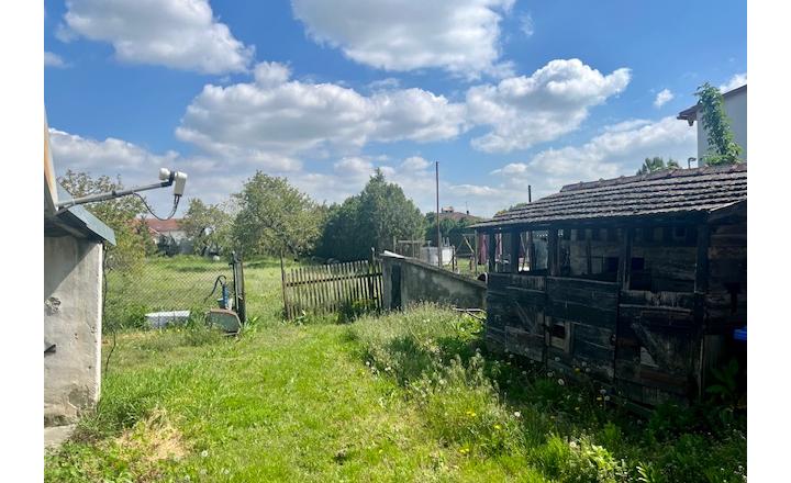 Na predaj 4izb. starší rodinný dom na 14 árovom pozemku v obci Lehnice -Sása. - fotografia 34