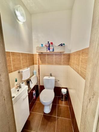 Na predaj elegantný 4-izbový rodinný dom v obci Hegyeshalom. - fotografia 16