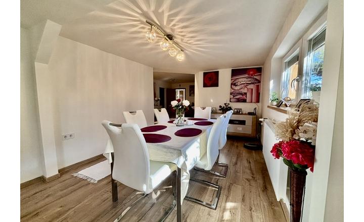 Na predaj elegantný 4-izbový rodinný dom v obci Hegyeshalom. - fotografia 11