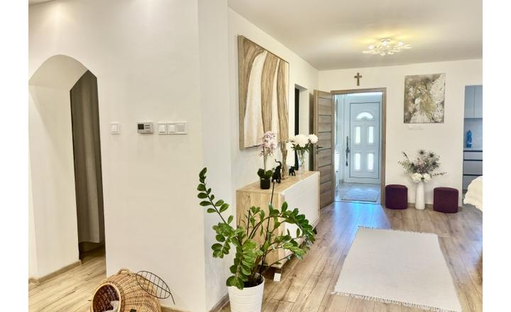 Na predaj elegantný 4-izbový rodinný dom v obci Hegyeshalom. - fotografia 12