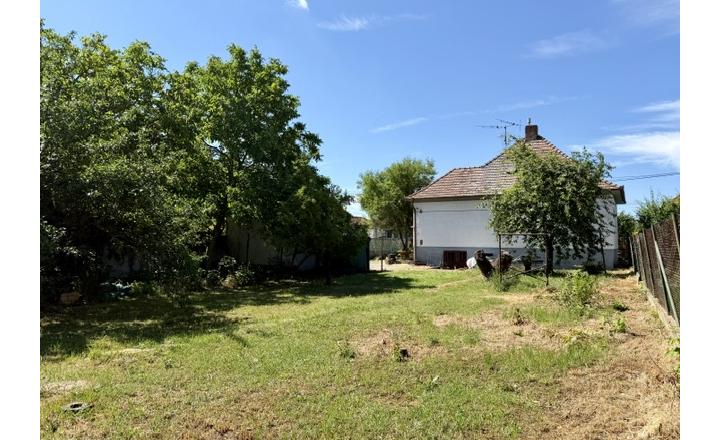 Šamorín - predaj rodinného domu s garážou na ul. Záhradnícka. - fotografia 1