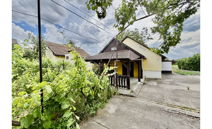 Predaj -bývalý Hostinec v obci Macov. - fotografia 9