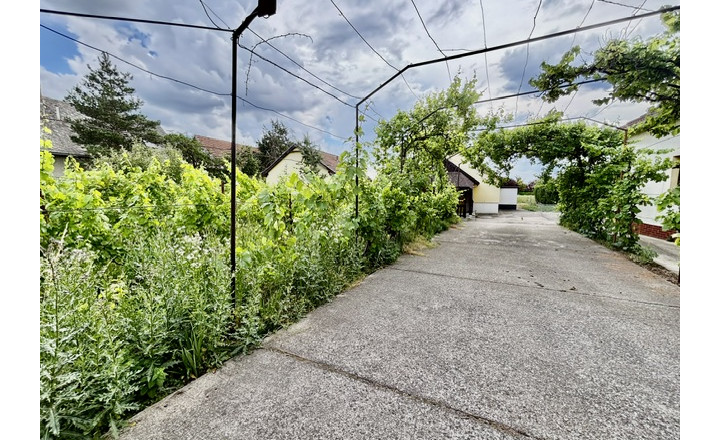 Predaj -bývalý Hostinec v obci Macov. - fotografia 11
