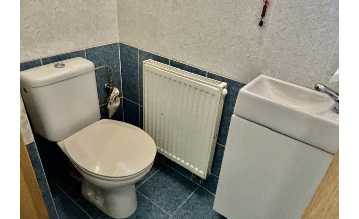 Komfortné bývanie v dvojgeneračnom 4 izbovom dome -Horná Potôň. - fotografia 12