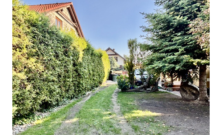 Komfortné bývanie v dvojgeneračnom 4 izbovom dome -Horná Potôň. - fotografia 36