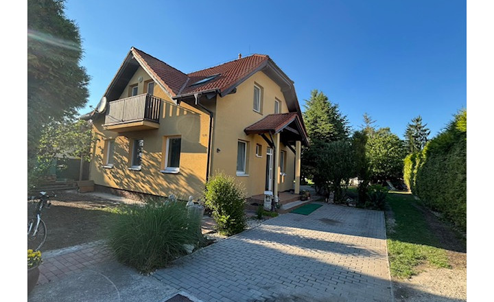 Komfortné bývanie v dvojgeneračnom 4 izbovom dome -Horná Potôň. - fotografia 38