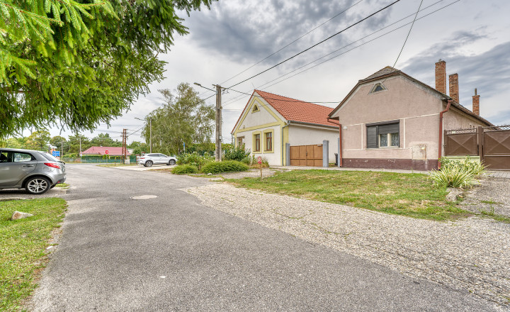 Rodinný dom na predaj v obci Báč – pozemok 919 m² - fotografia 3