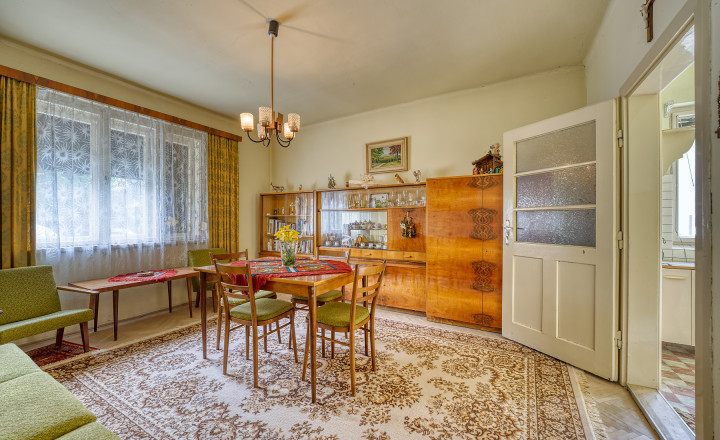 Rodinný dom na predaj v obci Báč – pozemok 919 m² - fotografia 1