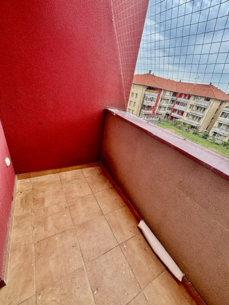 Na predaj 3 izbový byt s 2-ma balkónmi ,1parkovacie miesto v obci Rajka. - fotografia 14