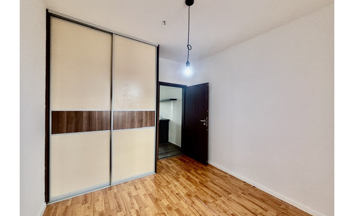 Na predaj 3 izbový byt s 2-ma balkónmi ,1parkovacie miesto v obci Rajka. - fotografia 7