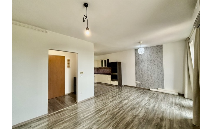 Na predaj 3 izbový byt s 2-ma balkónmi ,1parkovacie miesto v obci Rajka. - fotografia 6