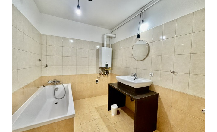 Na predaj 3 izbový byt s 2-ma balkónmi ,1parkovacie miesto v obci Rajka. - fotografia 16
