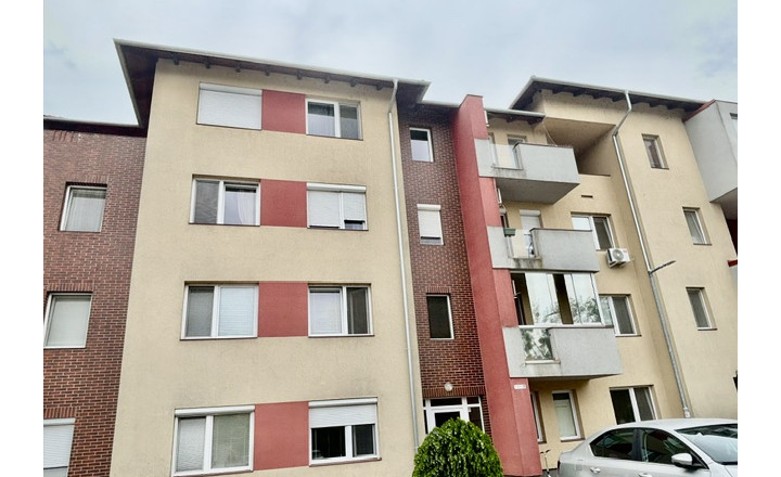 Na predaj 3 izbový byt s 2-ma balkónmi ,1parkovacie miesto v obci Rajka. - fotografia 27
