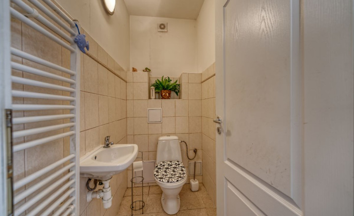 PRIESTRANNÝ RODINNÝ DOM V HAMULIAKOVE na pozemku 625 m2 - fotografia 15