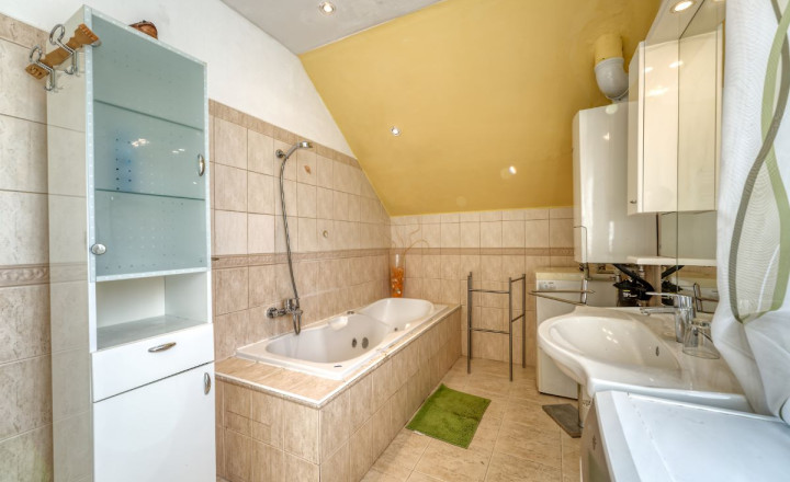PRIESTRANNÝ RODINNÝ DOM V HAMULIAKOVE na pozemku 625 m2 - fotografia 19