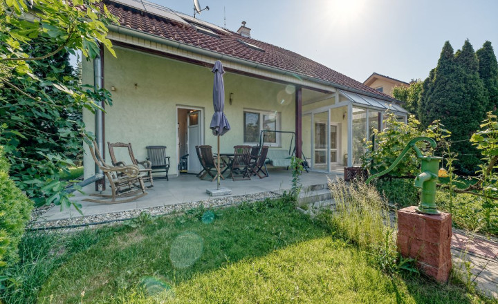 PRIESTRANNÝ RODINNÝ DOM V HAMULIAKOVE na pozemku 625 m2 - fotografia 34