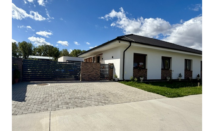 Na predaj 3-izbový rodinný dom v dvojdome – 75 m² + terasa 12 m², Dunajský Klátov - fotografia 1