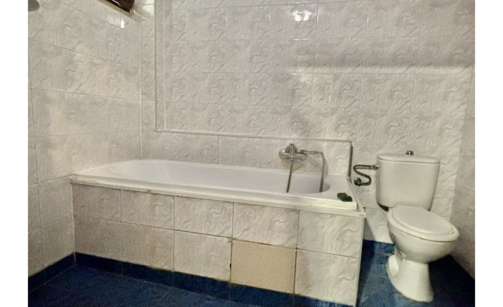 Komfortné bývanie v dvojgeneračnom 7 izbovom rod. dome v obci Vieska. - fotografia 16