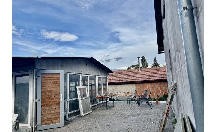 Komfortné bývanie v dvojgeneračnom 7 izbovom rod. dome v obci Vieska. - fotografia 34