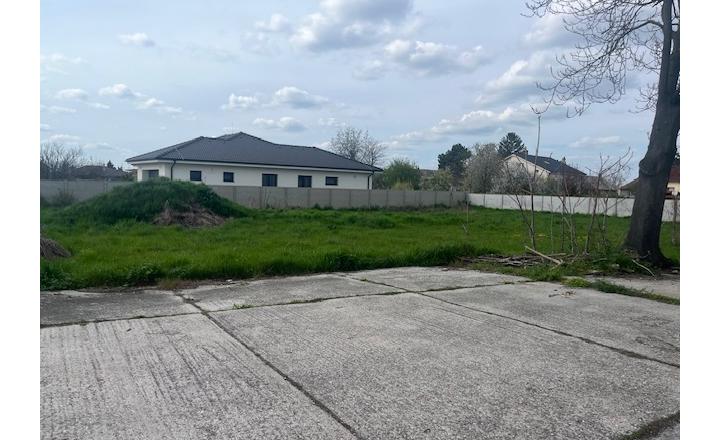 Predaj : pozemok 1550 m2 aj pre developerov  v obci Veľké Blahovo. - fotografia 3