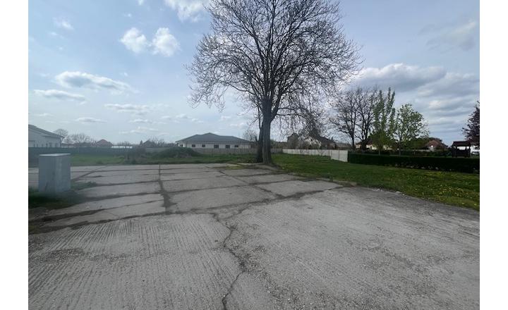 Predaj : pozemok 1550 m2 aj pre developerov  v obci Veľké Blahovo. - fotografia 2